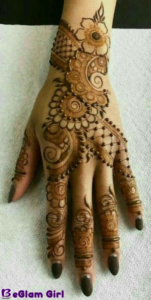 Popular mehndi designs for the back of the right-hand