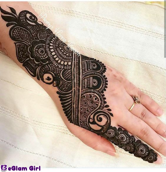 Popular mehndi designs for the back of the right-hand